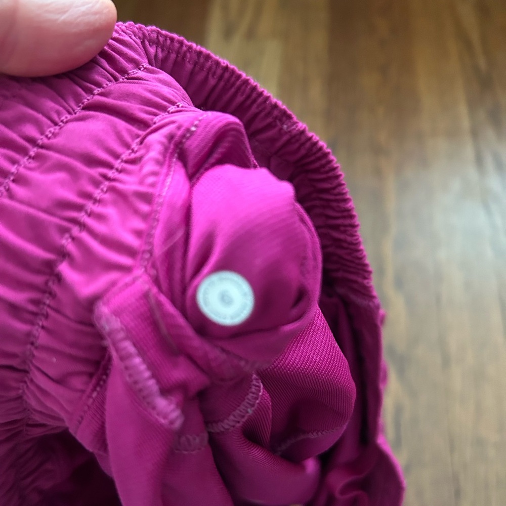 Hotty Hot Shorts LR 2.5” Ripened Raspberry - Picture 4 of 9